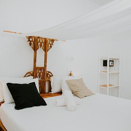 Ocean Boho House Bed & Breakfast Джамбиани Екстериор снимка