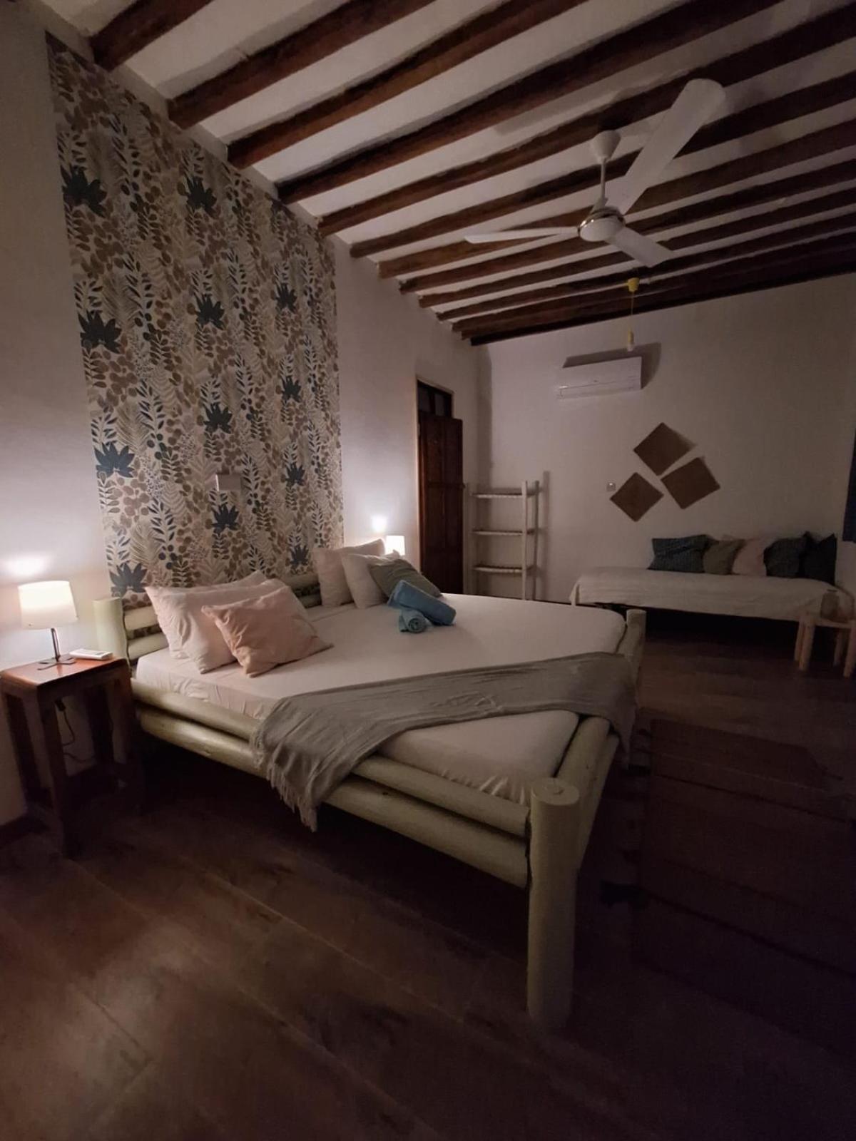 Ocean Boho House Bed & Breakfast Джамбиани Екстериор снимка