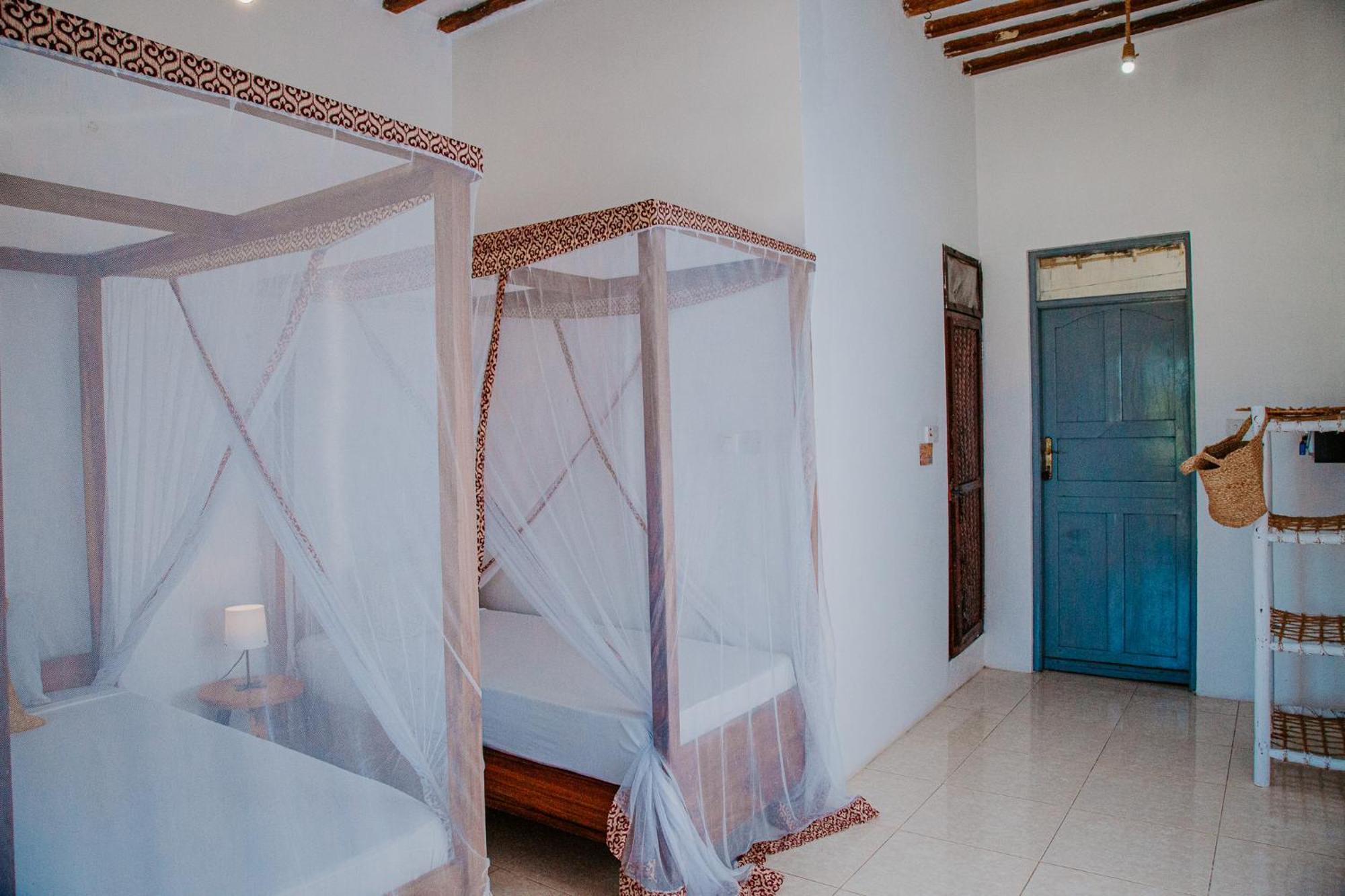 Ocean Boho House Bed & Breakfast Джамбиани Екстериор снимка