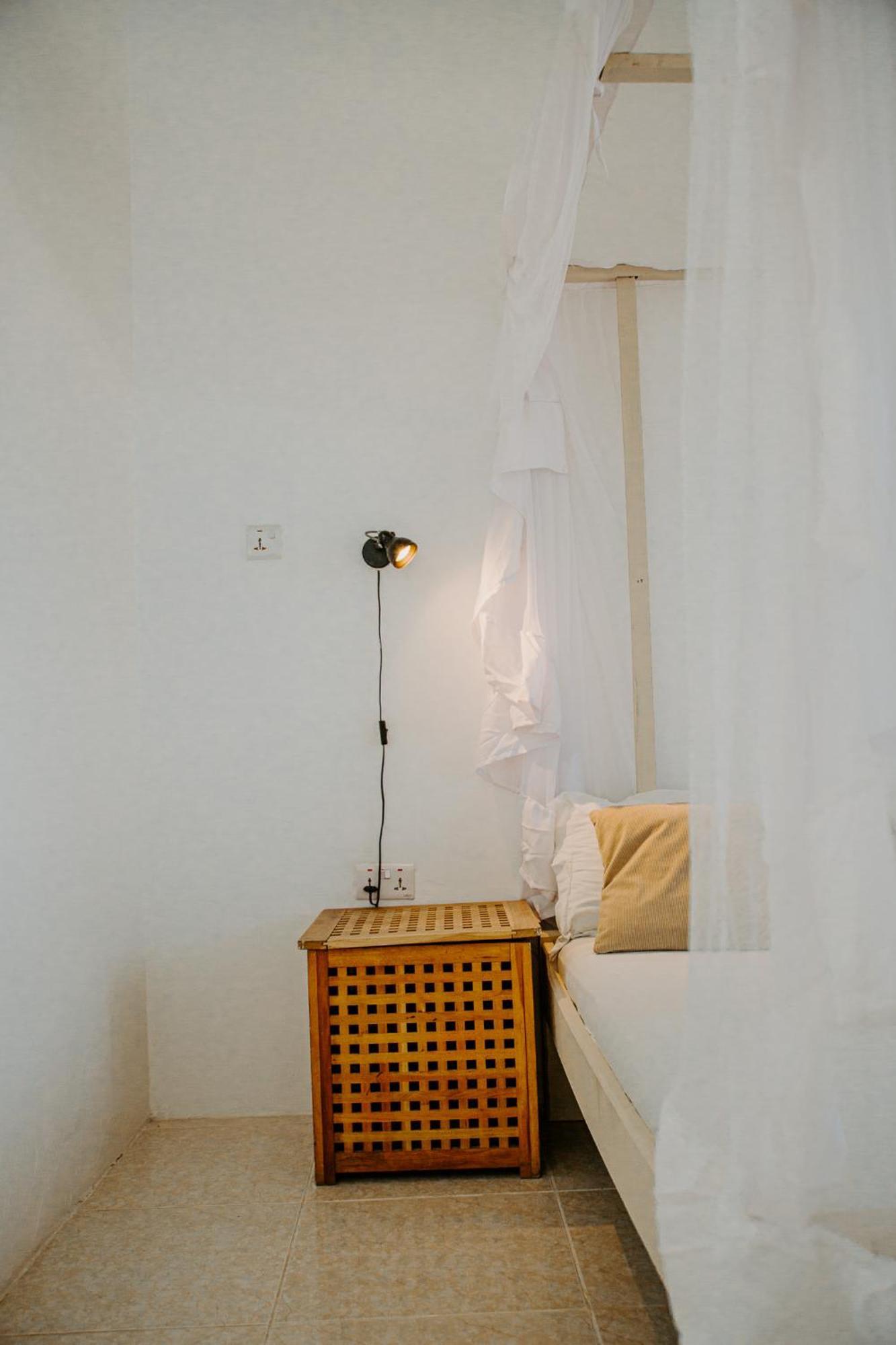 Ocean Boho House Bed & Breakfast Джамбиани Екстериор снимка