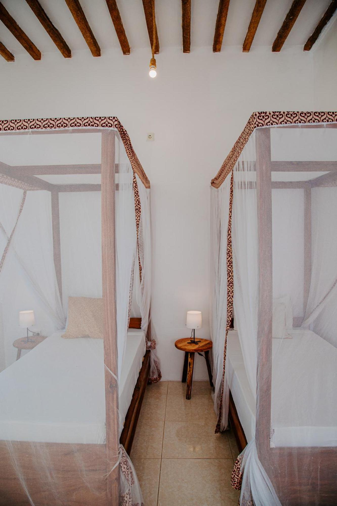 Ocean Boho House Bed & Breakfast Джамбиани Екстериор снимка
