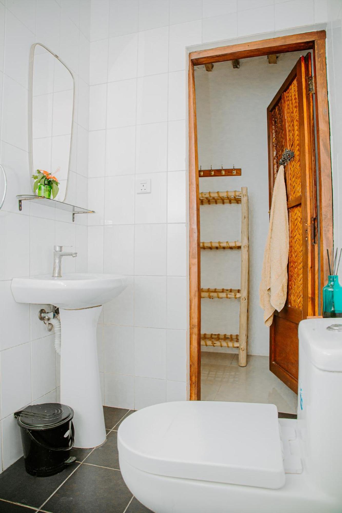 Ocean Boho House Bed & Breakfast Джамбиани Екстериор снимка
