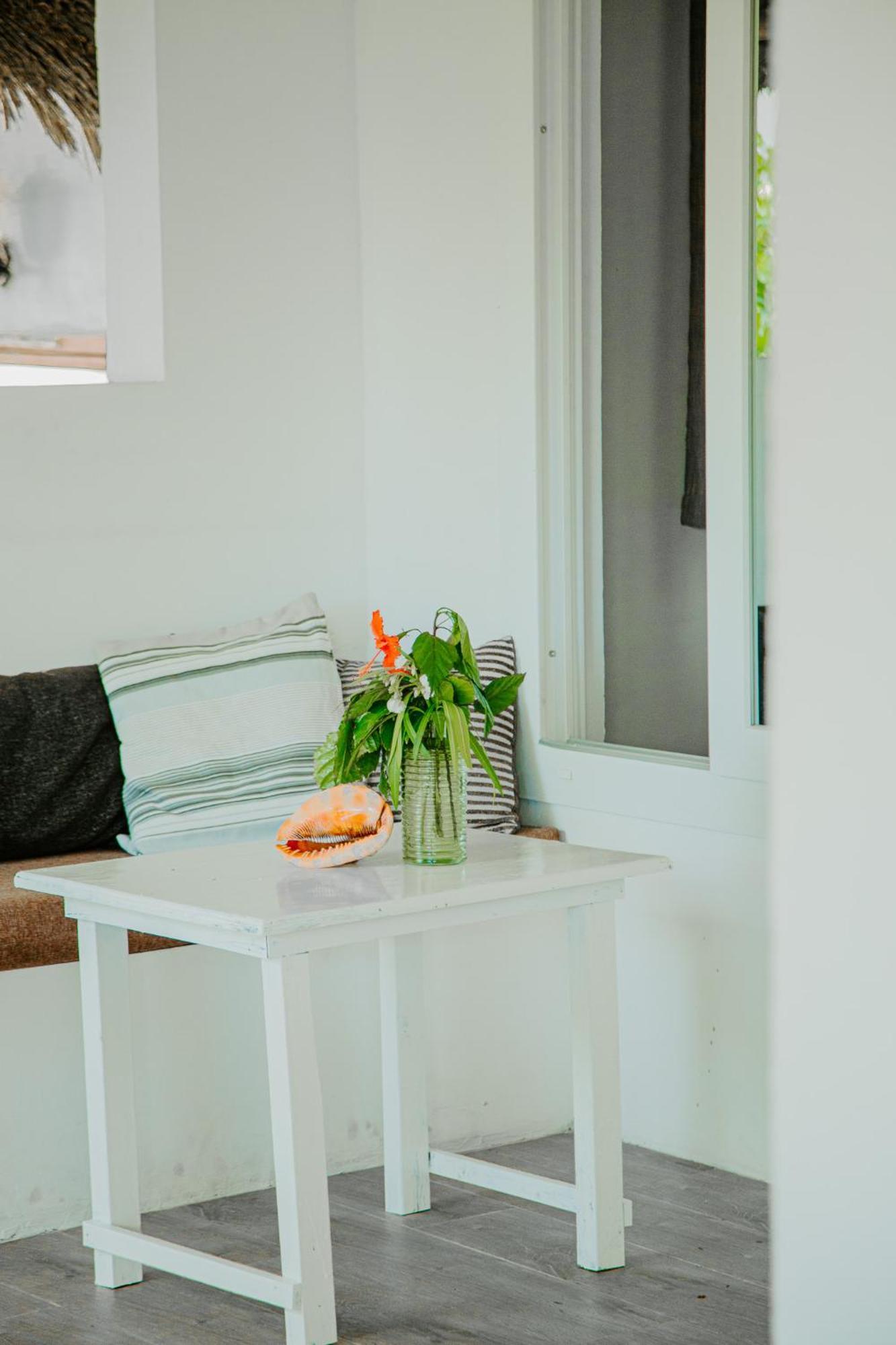 Ocean Boho House Bed & Breakfast Джамбиани Екстериор снимка