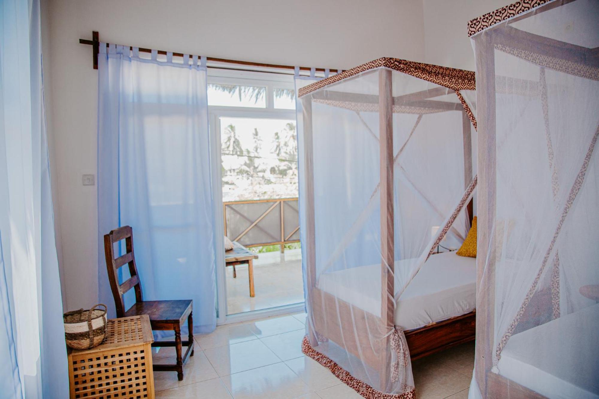 Ocean Boho House Bed & Breakfast Джамбиани Екстериор снимка