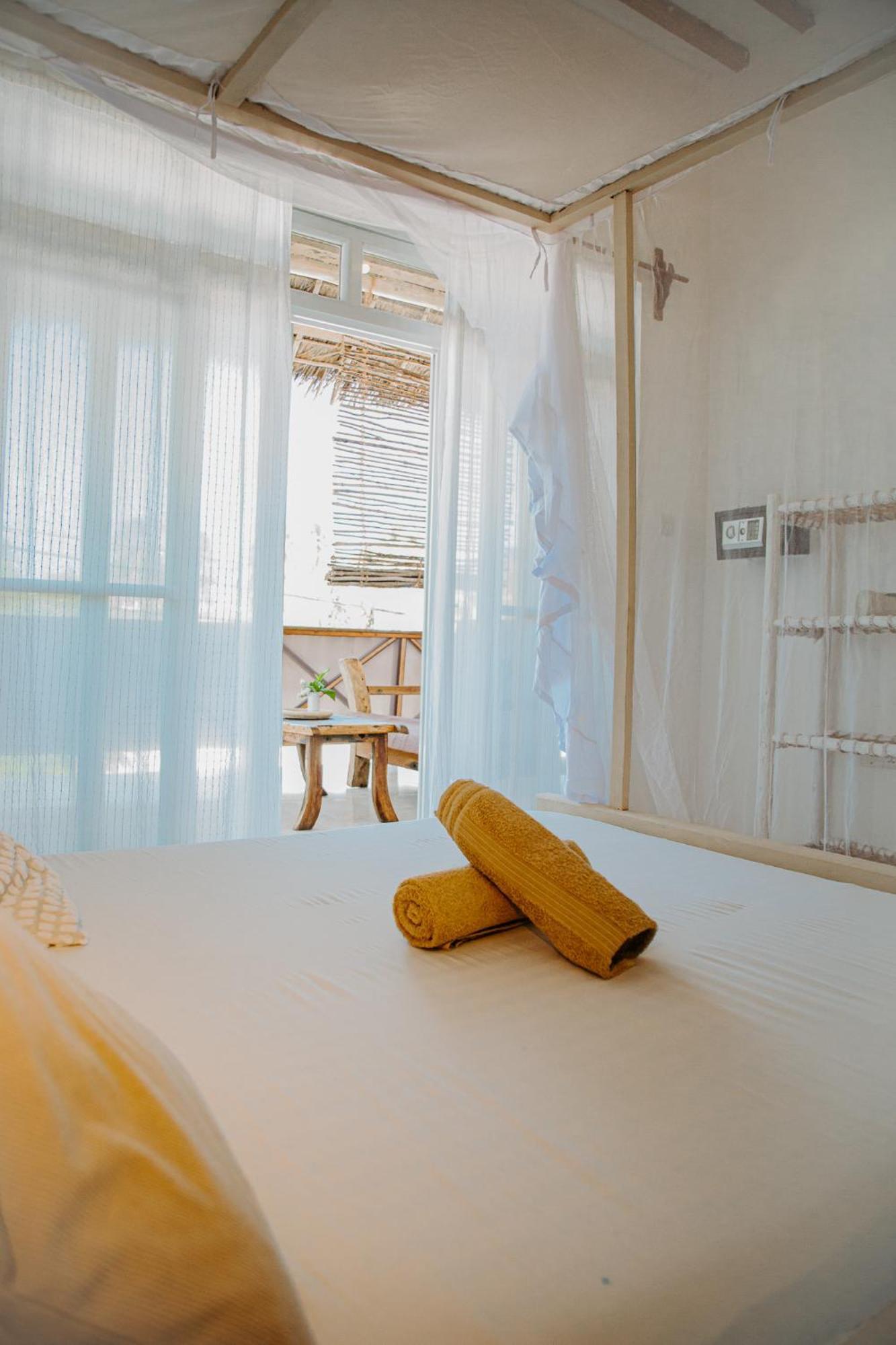 Ocean Boho House Bed & Breakfast Джамбиани Екстериор снимка