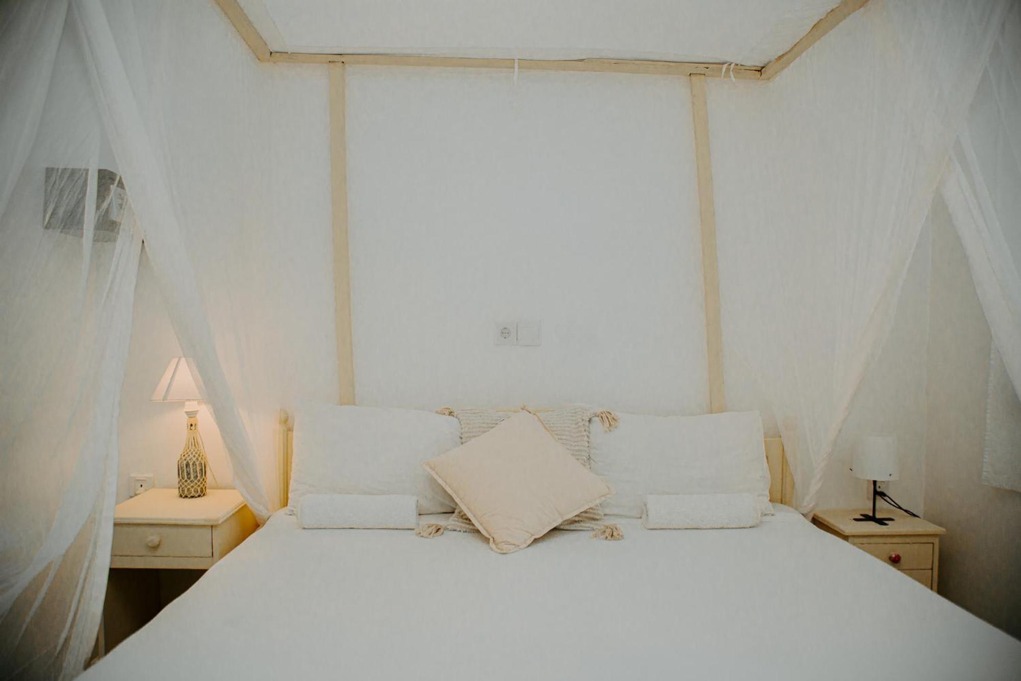 Ocean Boho House Bed & Breakfast Джамбиани Екстериор снимка