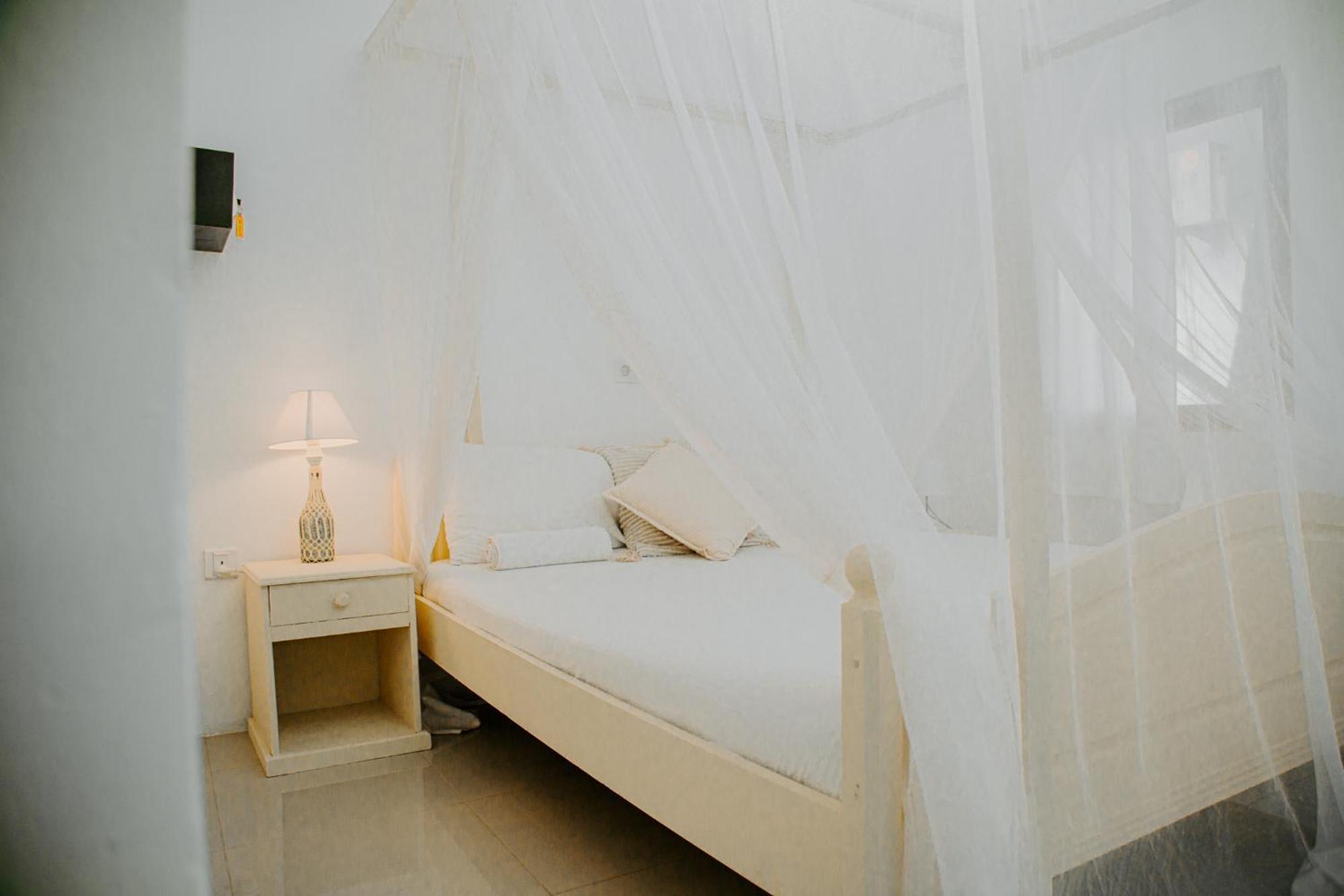 Ocean Boho House Bed & Breakfast Джамбиани Екстериор снимка