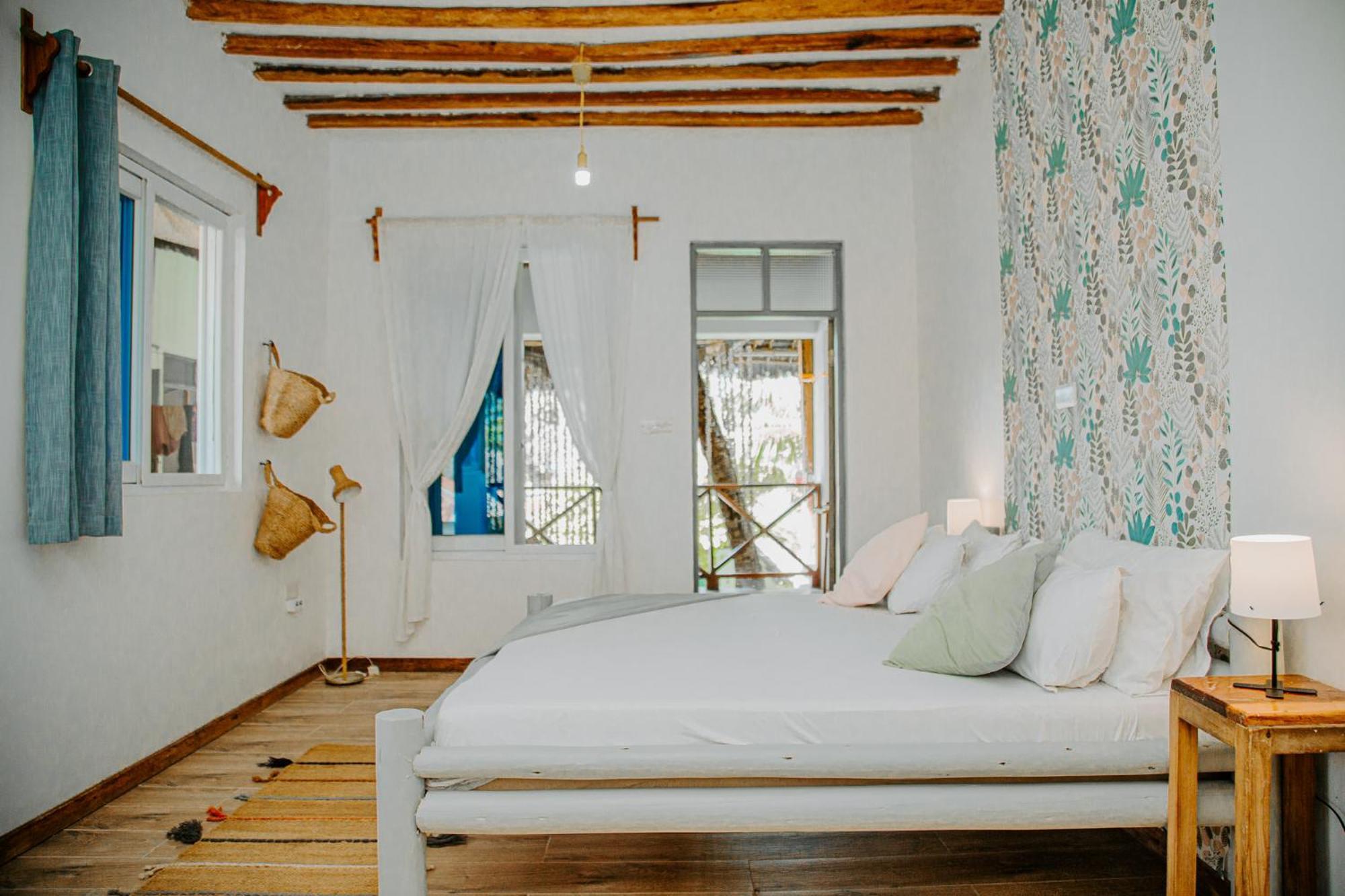 Ocean Boho House Bed & Breakfast Джамбиани Екстериор снимка