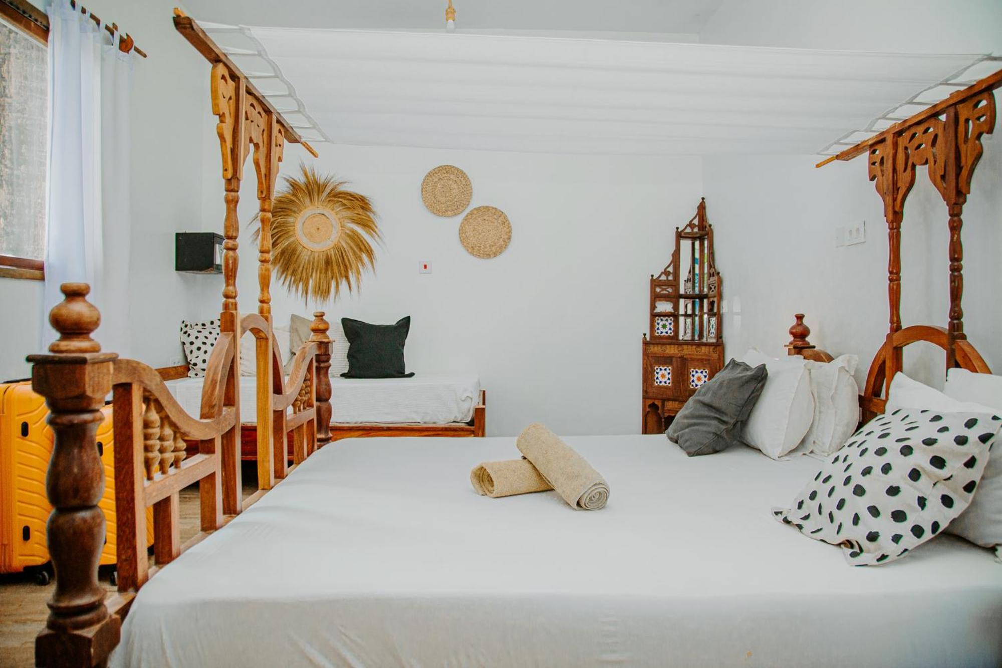 Ocean Boho House Bed & Breakfast Джамбиани Екстериор снимка