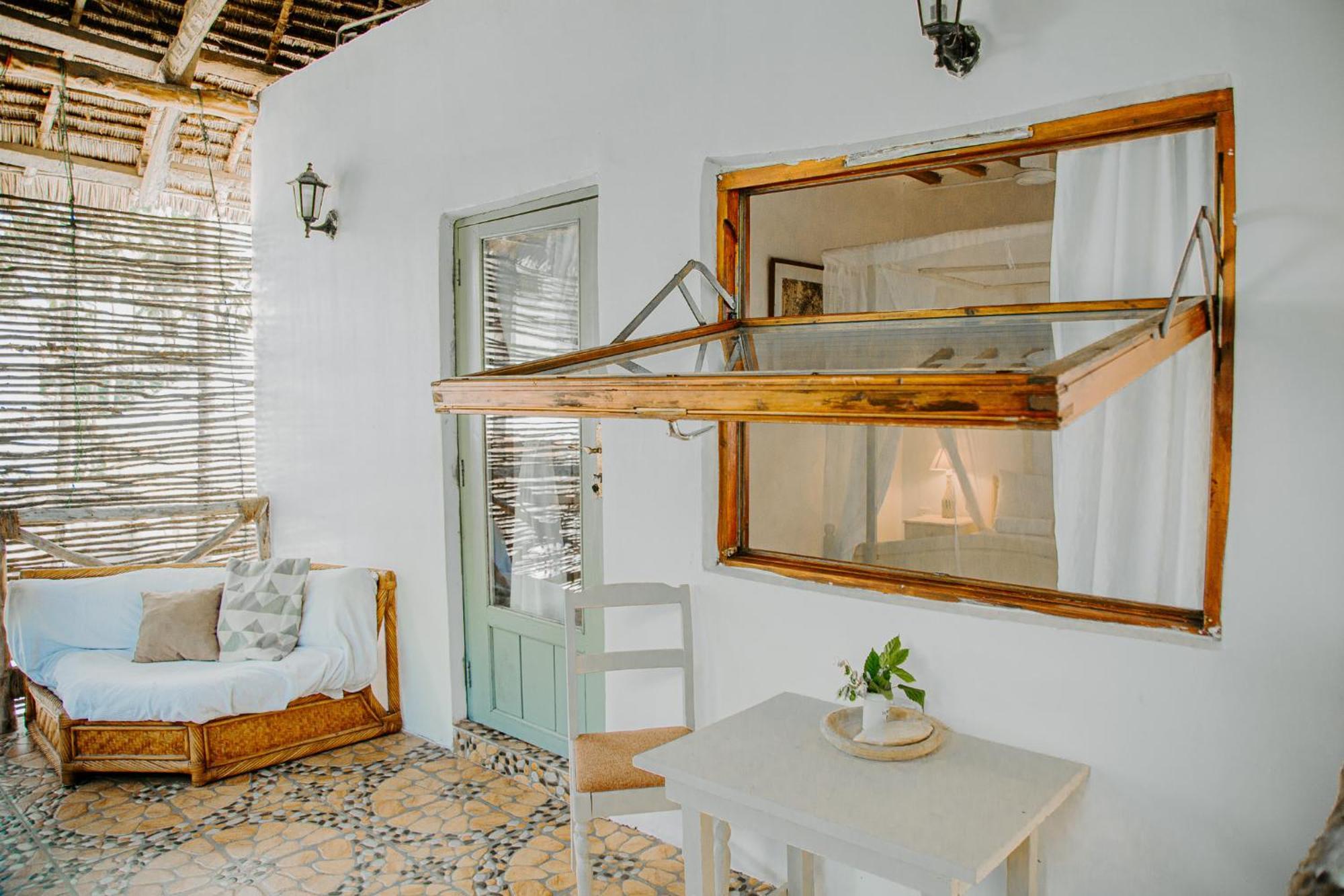 Ocean Boho House Bed & Breakfast Джамбиани Екстериор снимка