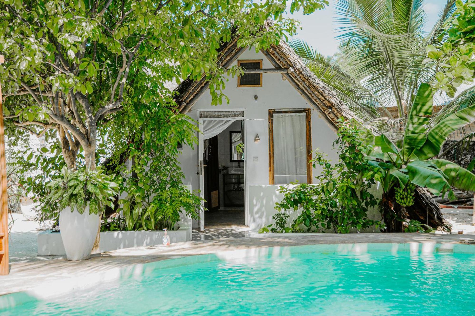 Ocean Boho House Bed & Breakfast Джамбиани Екстериор снимка