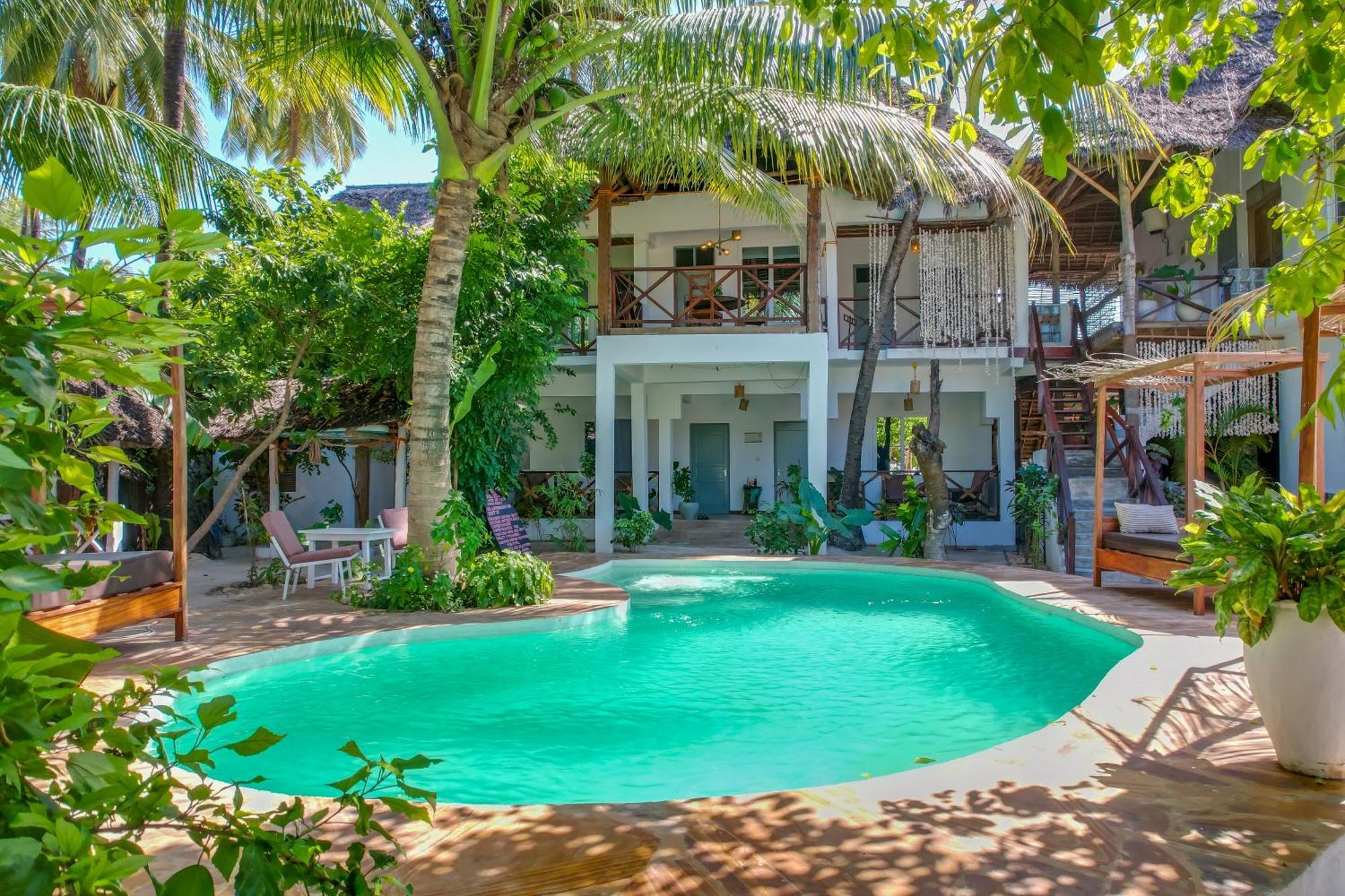 Ocean Boho House Bed & Breakfast Джамбиани Екстериор снимка